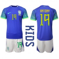 Billiga Brasilien Antony #19 Barnkläder Borta fotbollskläder till baby VM 2022 Kortärmad (+ Korta byxor)